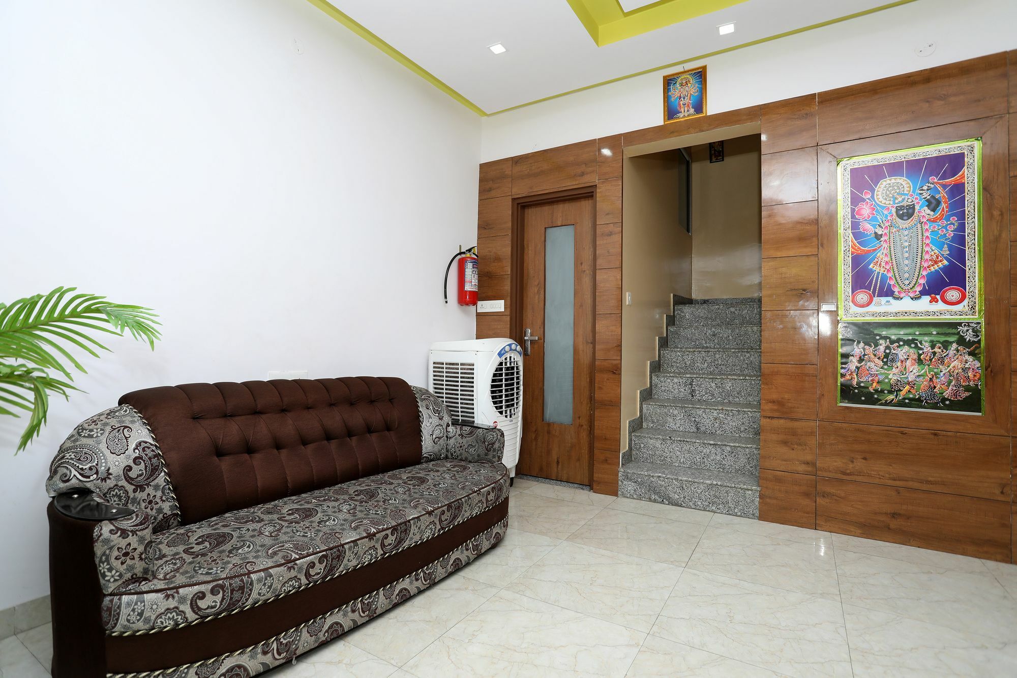 Oyo 10228 Hotel Chandramouli Джайпур Екстериор снимка